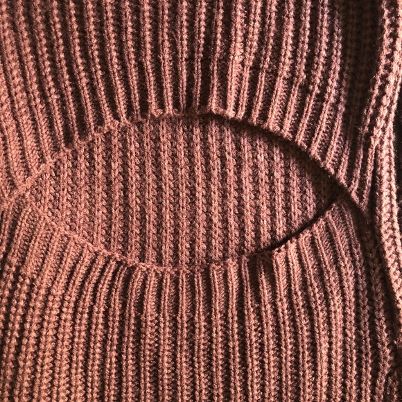 Charlotte Russe long sleeve with back cutout - Picture 3 of 6